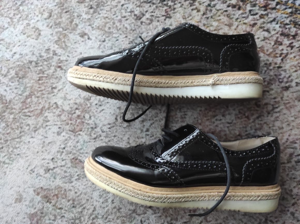 105. Buty Oxfordy lakierowane damskie FGM Paris r. 39