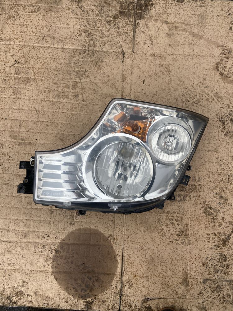 Lampa reflektor mercedes mp4