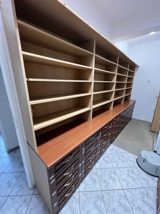 Meble apteczne regały i szuflady