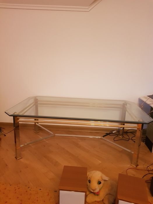 Столик журнальний.