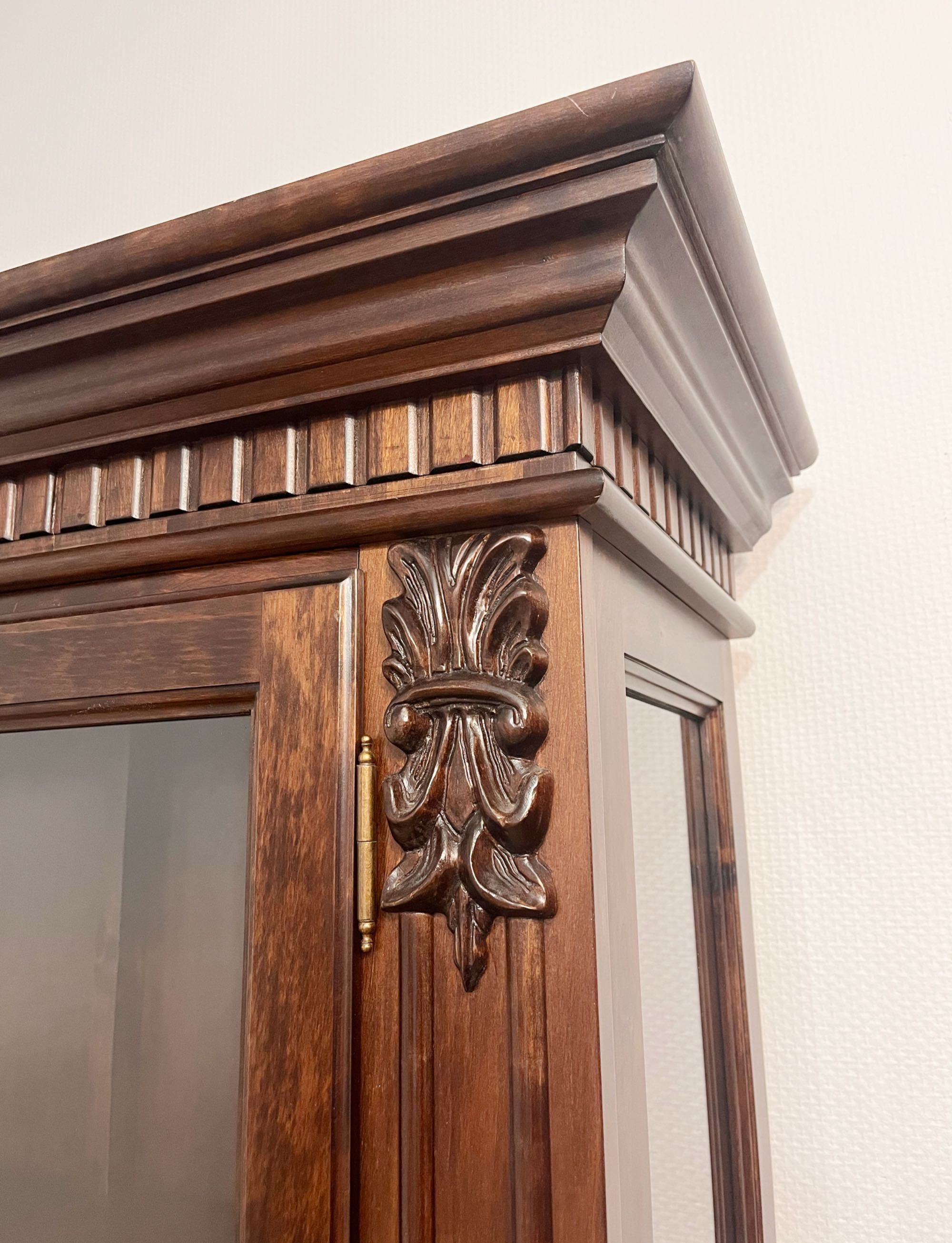 Eleganckie biblioteczki bukowe – unikaty