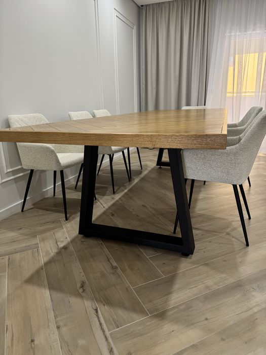 Продам стіл з металевими ніжками