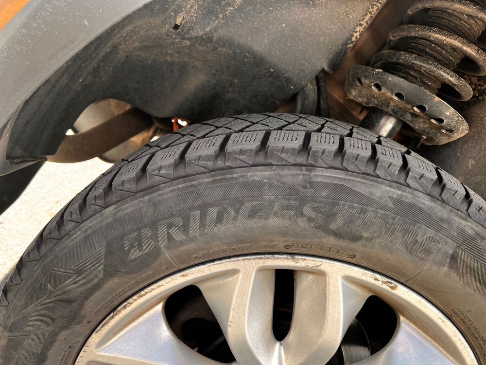 Шини зимові Bridgestone і літні Michelin