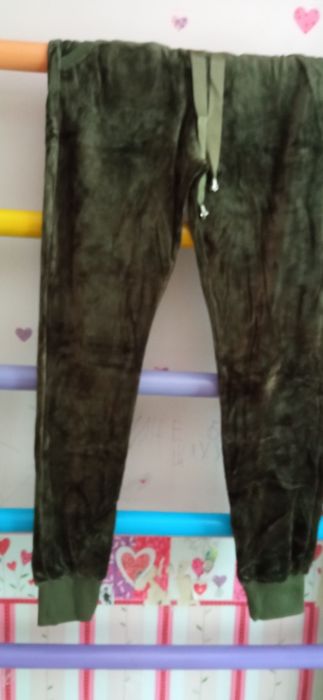 Продам женские спортивные костюмы.