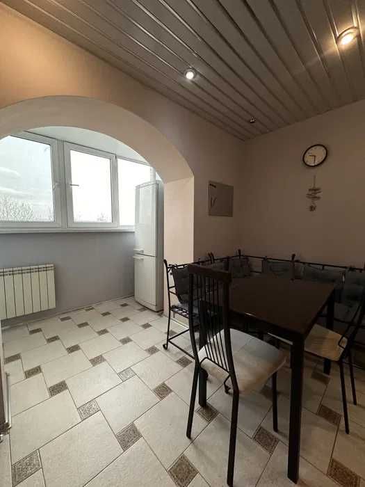 Продам  3к квартиру, м.Защитников Украины,Героев Харькова,89(код87530)