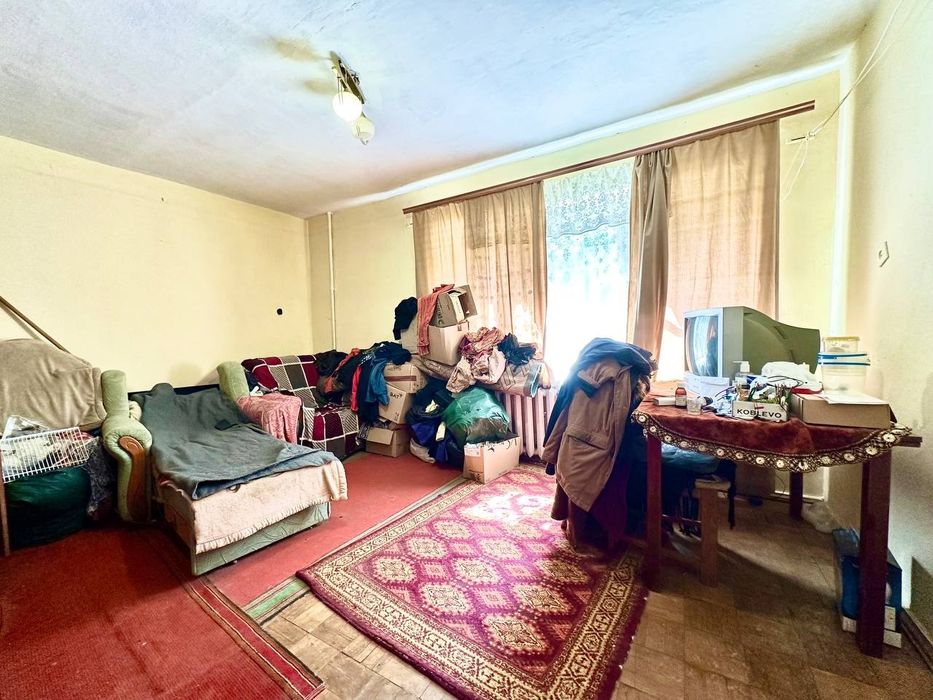 Продаж 3 кімнатної квартири ПІД РЕМОНТ в центрі міста.