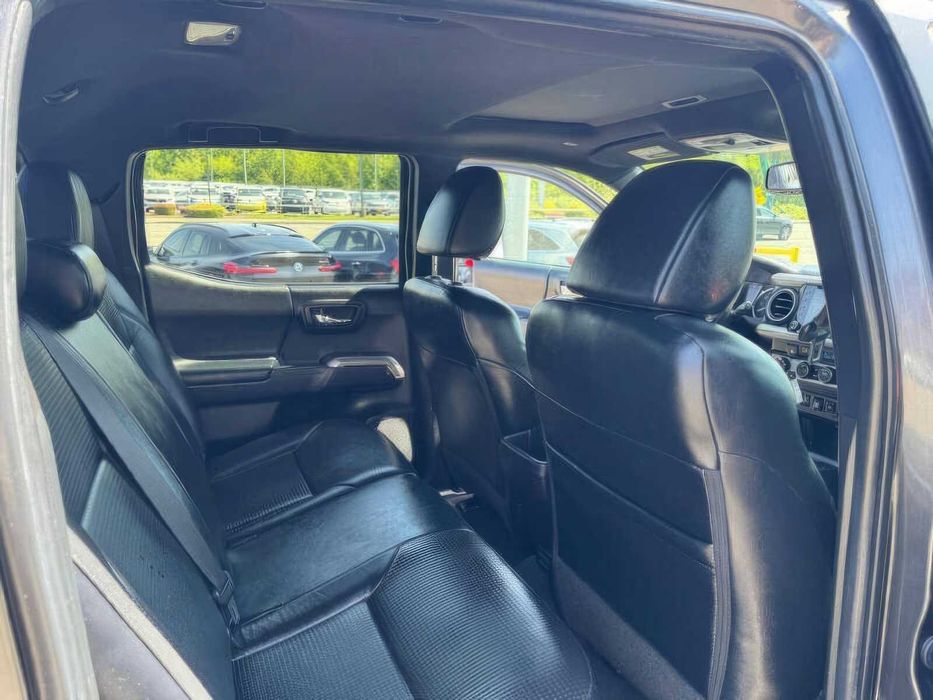 Toyota Tacoma Limited      2022
