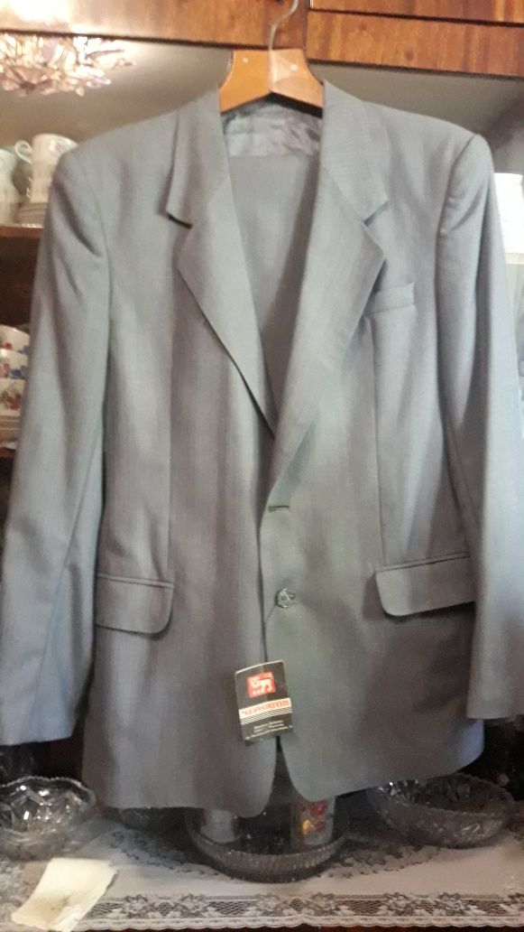 Продам мужской костюм новый с ценником СССР