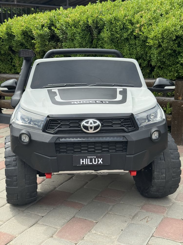 Электромобиль детский Toyota Hilux 4WD
