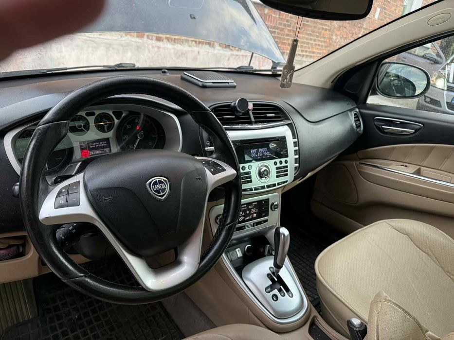 Lancia Delta uszkodzona