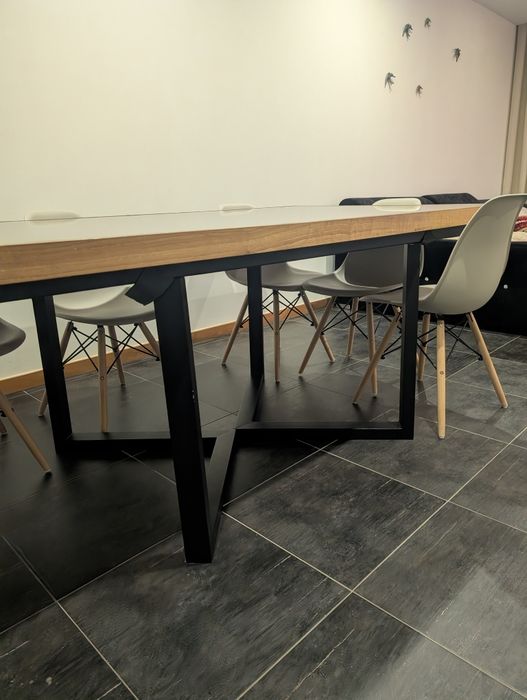 Mesa madeira maciça e vidro pés em metálicos