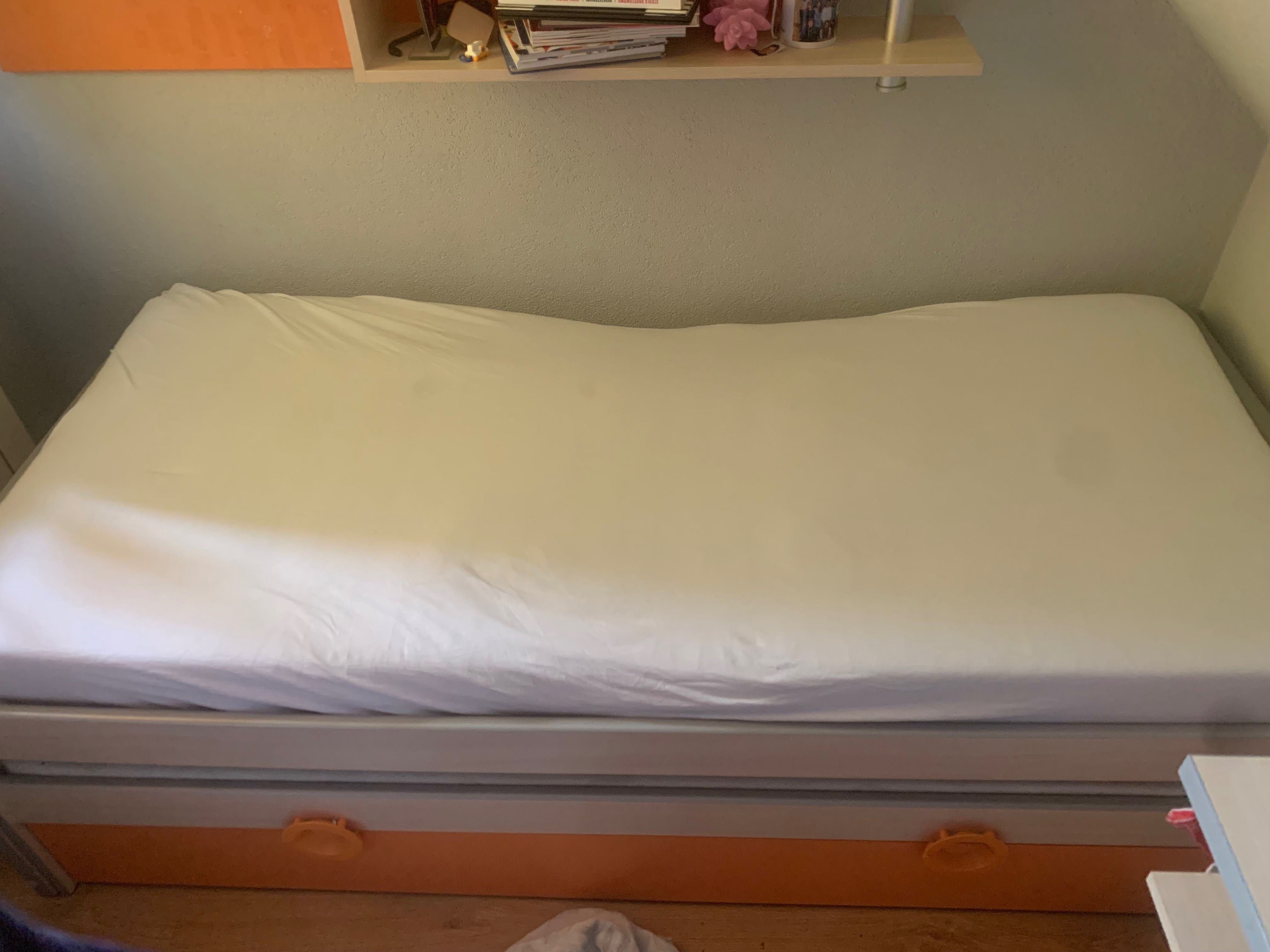Łóżko wysuwane z dwoma materacami