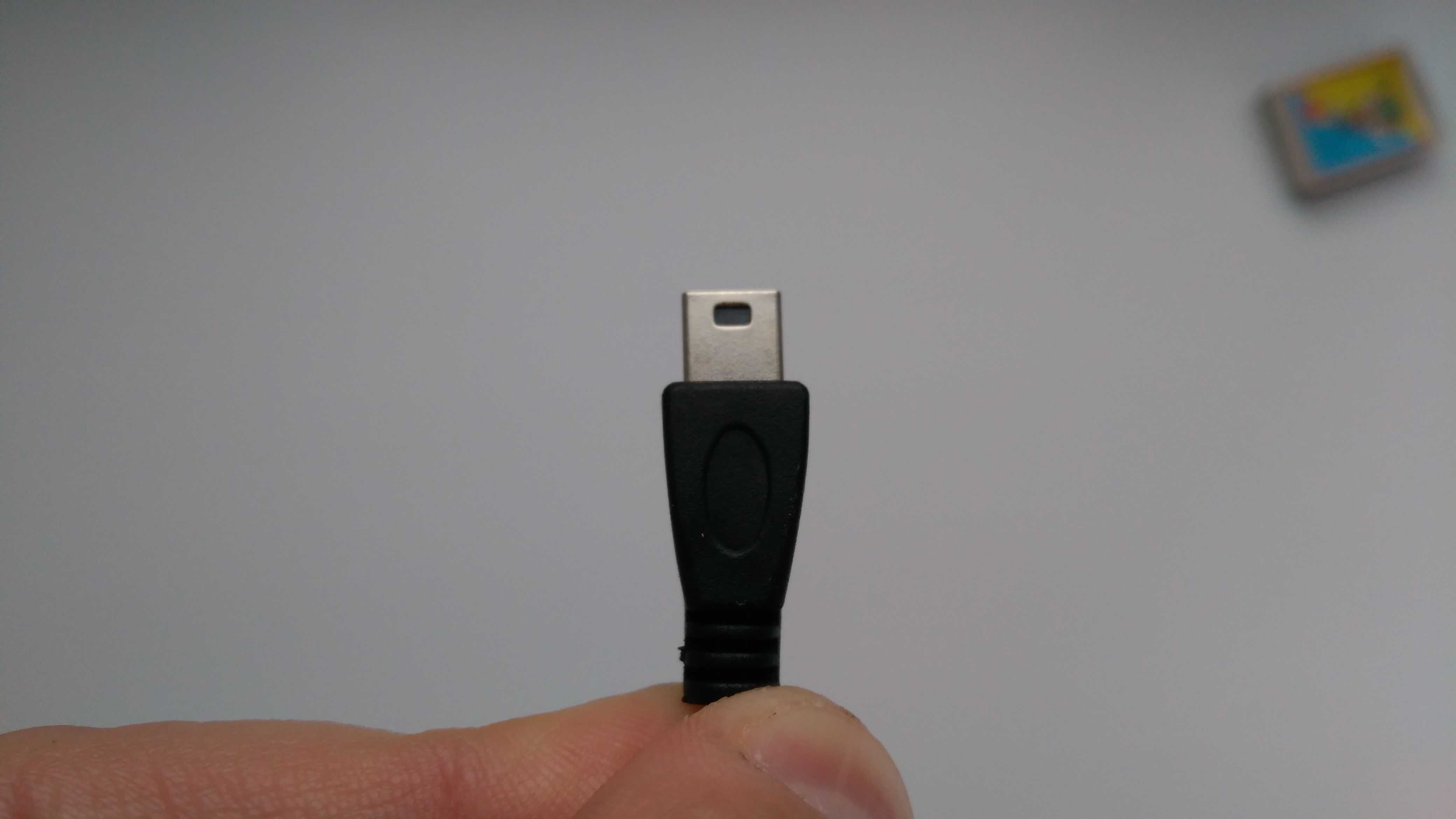 Новий USB-кабель до зовнішнього вінчестера.