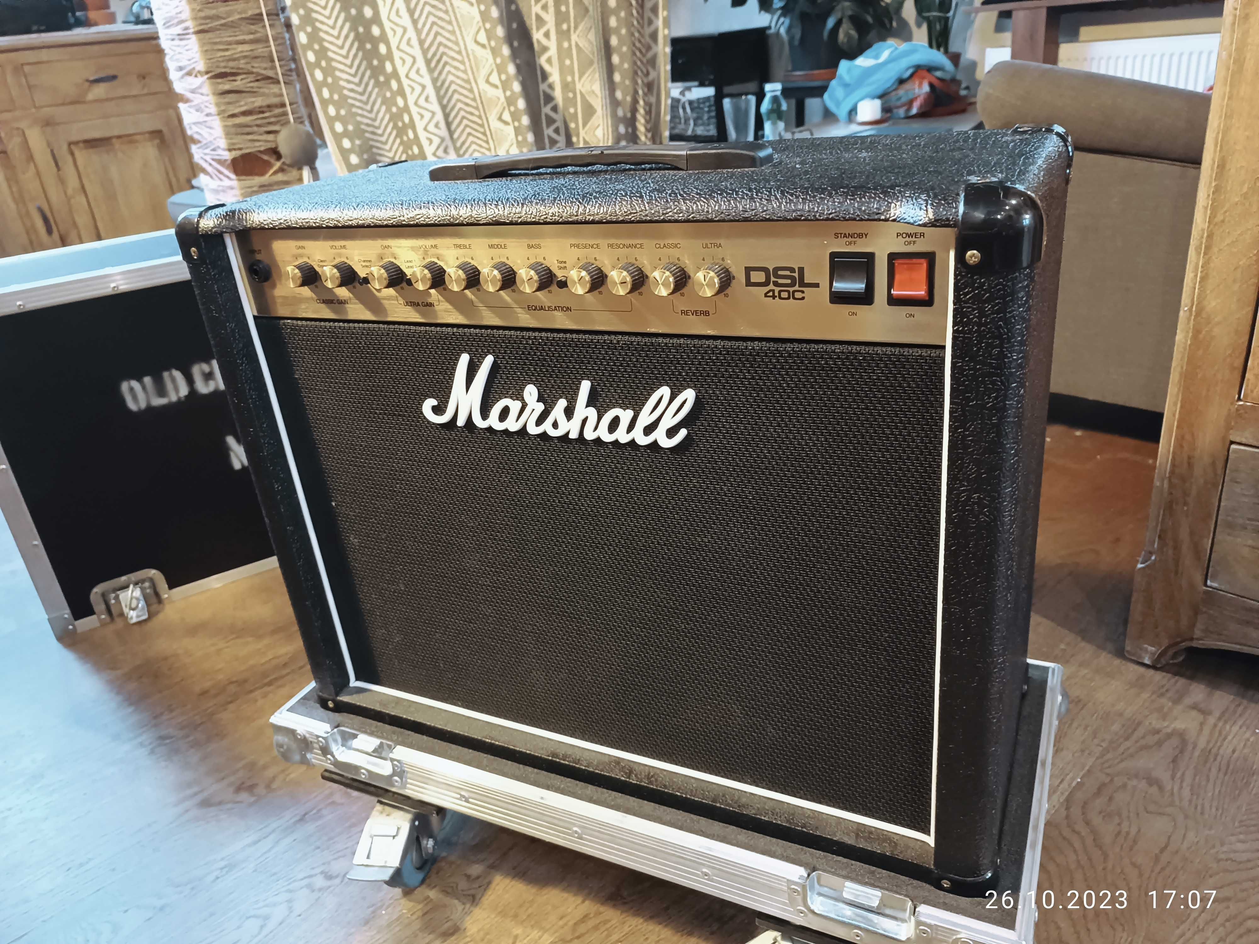 Marshall DSL40C + Twardy Case na kółkach