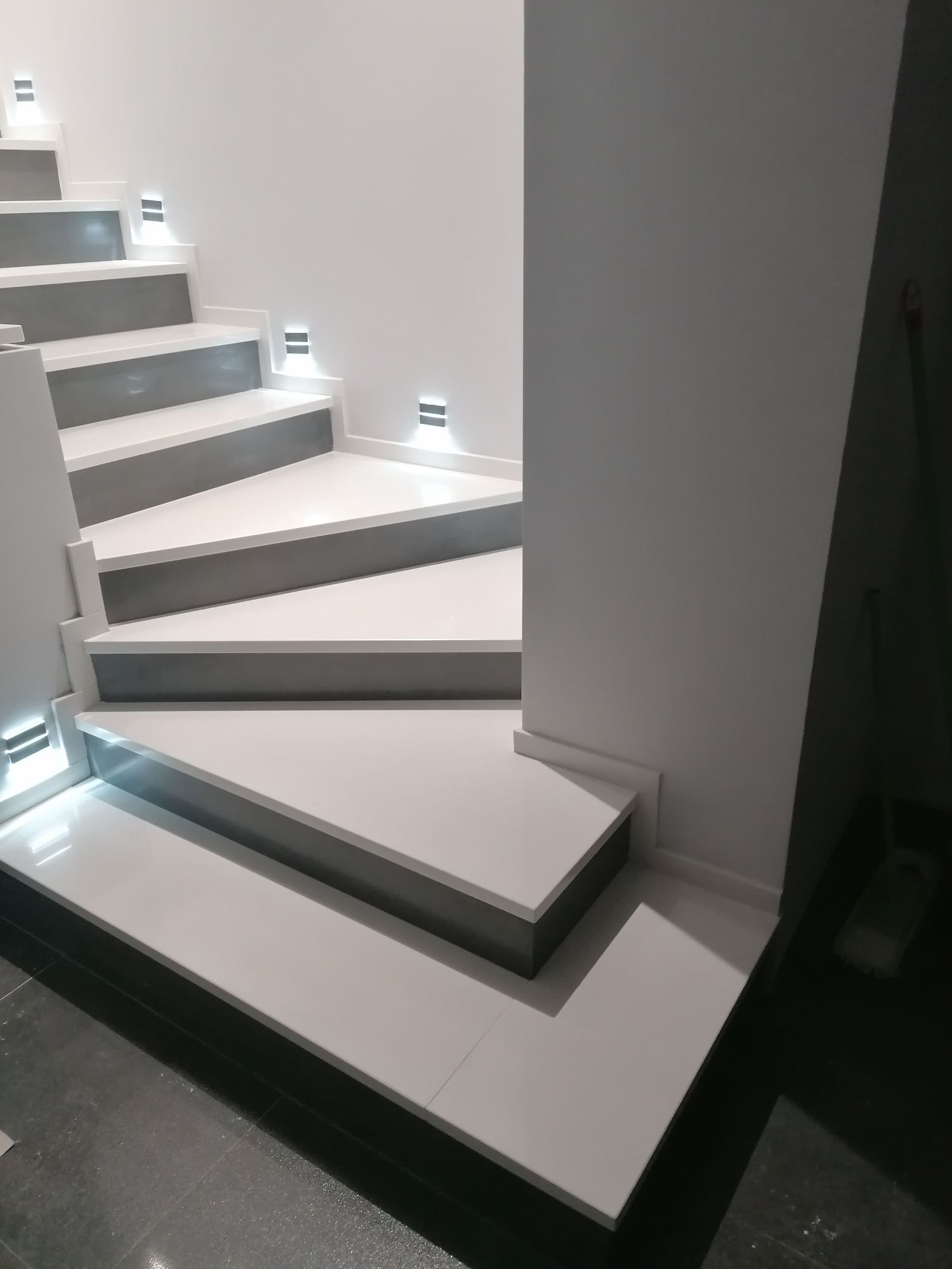 Parapety Schody z Konglomeratu  lub Kamienia naturalnego