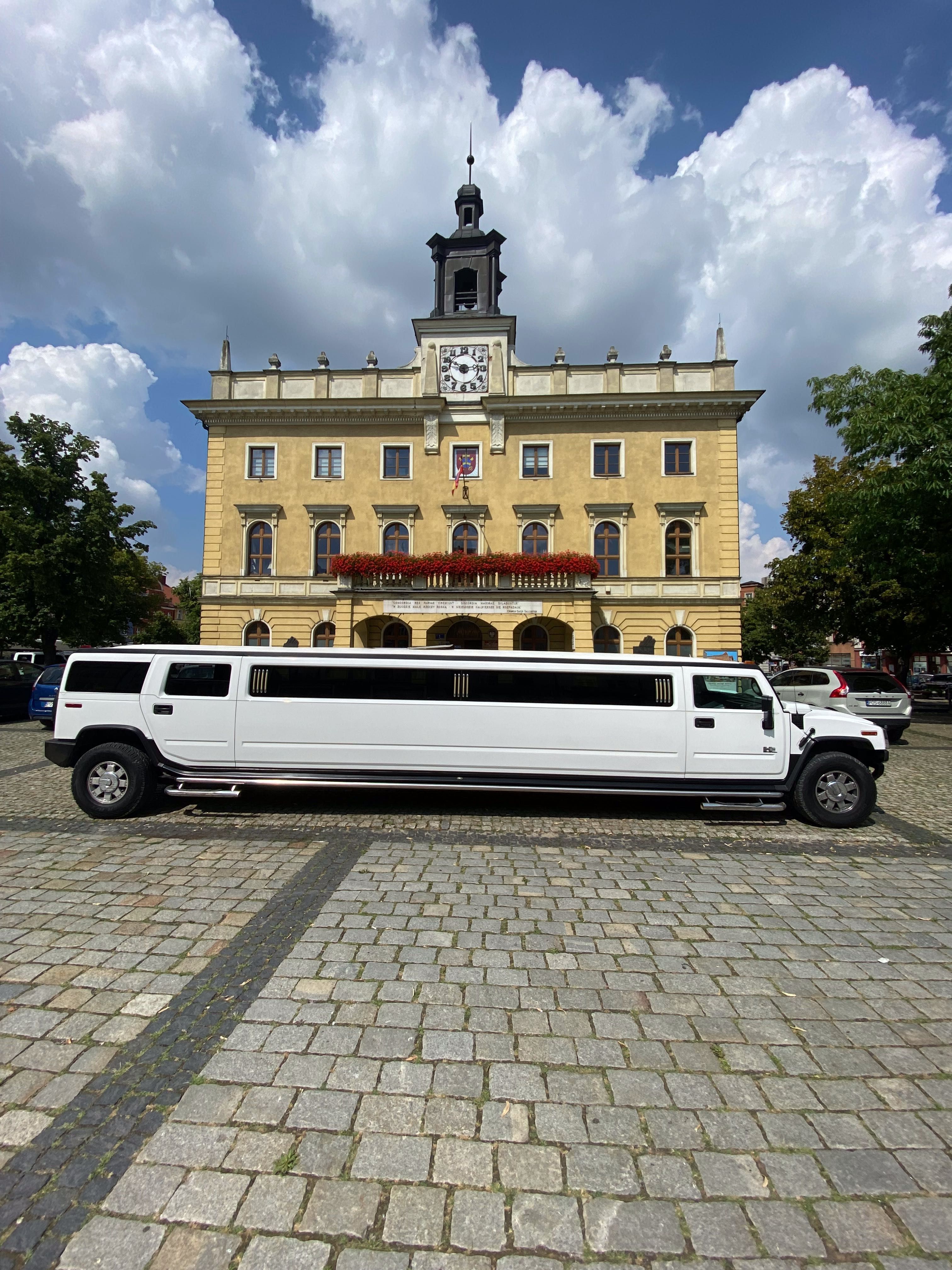 Limuzyna na wynajem Panieńskie Kawalerskie Impreza