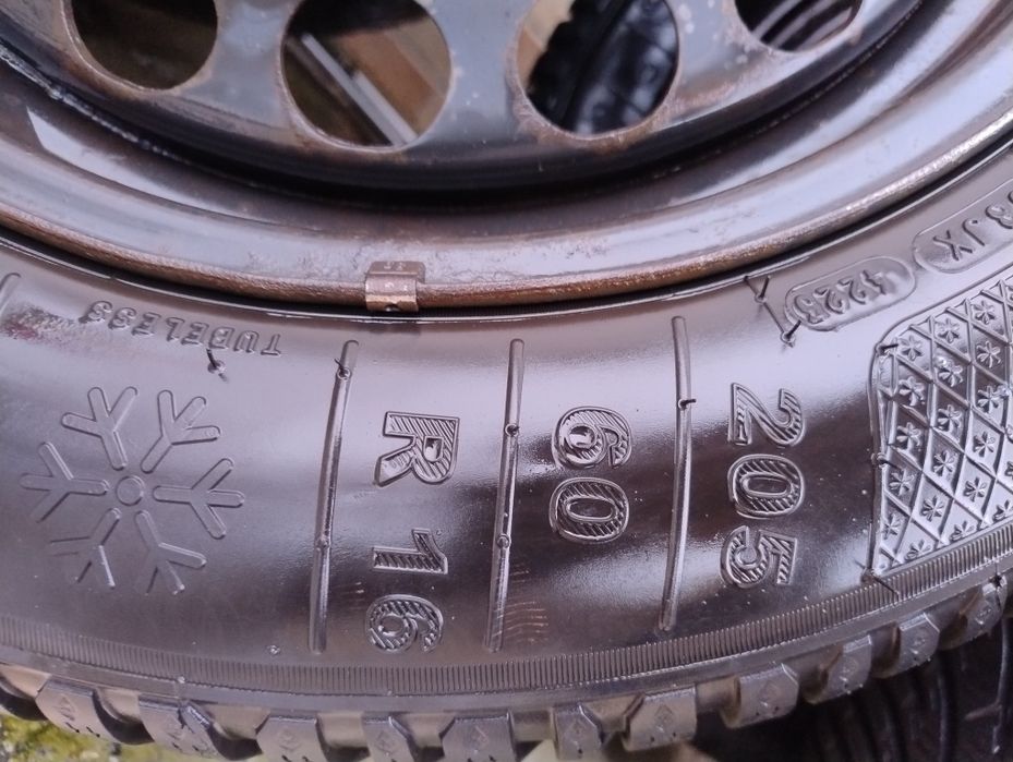 Koła zimowe opony kleber hp3 x4szt 23rok zima 205/60R16 felgi VW et45