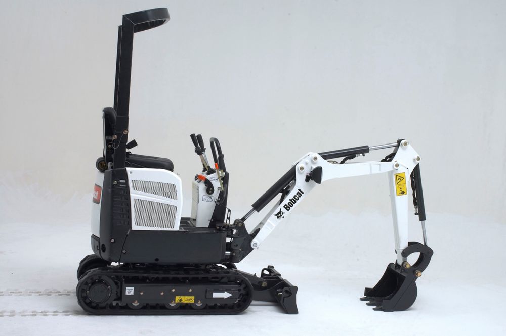 Wynajem i usługi Bobcat e10 (1000kg)