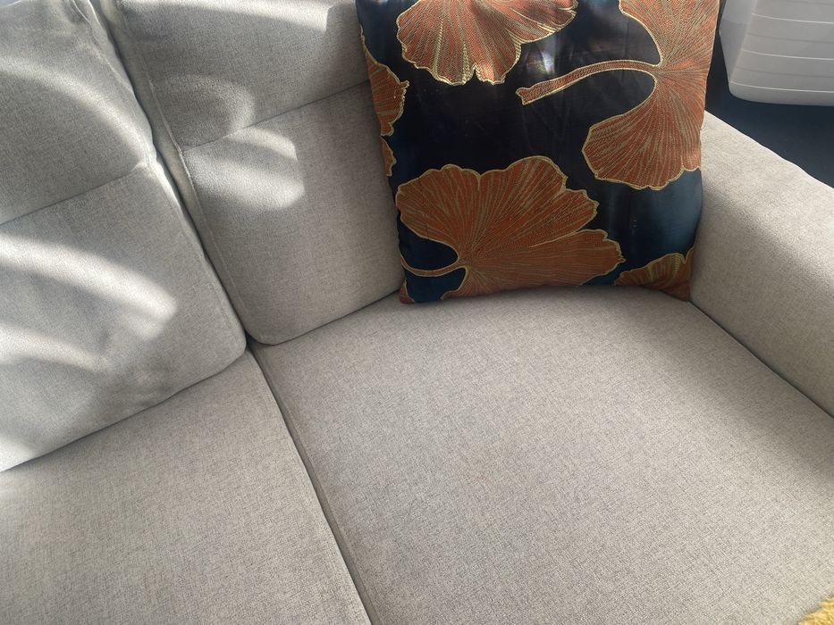 Sofá IKEA 3 lugares – Confortável, moderno e em ótimo estado!