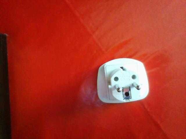 Ficha adaptadora de viagem (TRAVEL ADAPTOR)