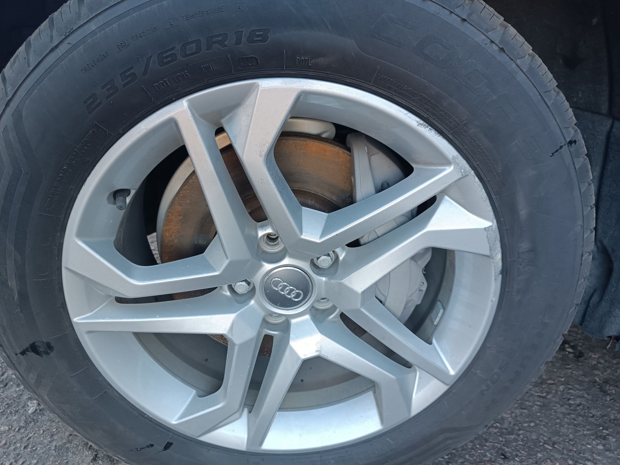 Розборка розбірка рейка двері бампер четверть цапфа Audi Q5 80A кю5 ку
