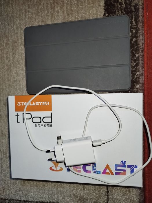 Планшет Teclast 4/64, с чехлом и зарядным
