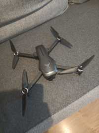 Dron z kamerą i GPS