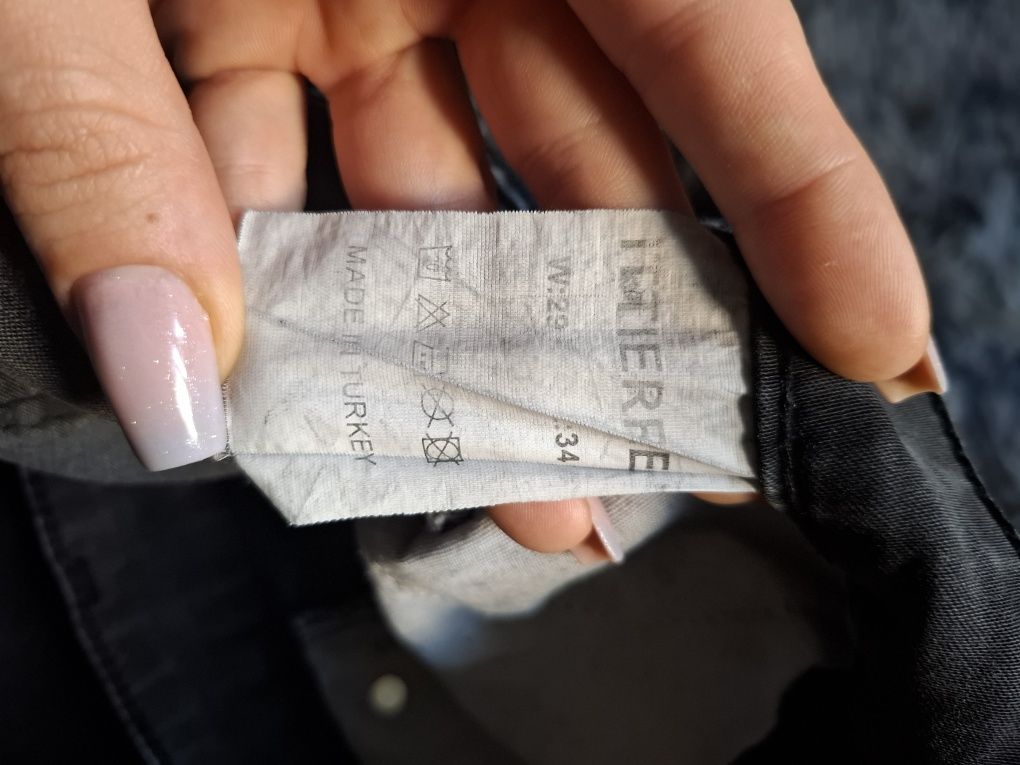 Spodnie rurki typu alternative