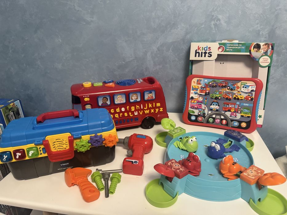 Розвиваючі грашки автобус, планшет