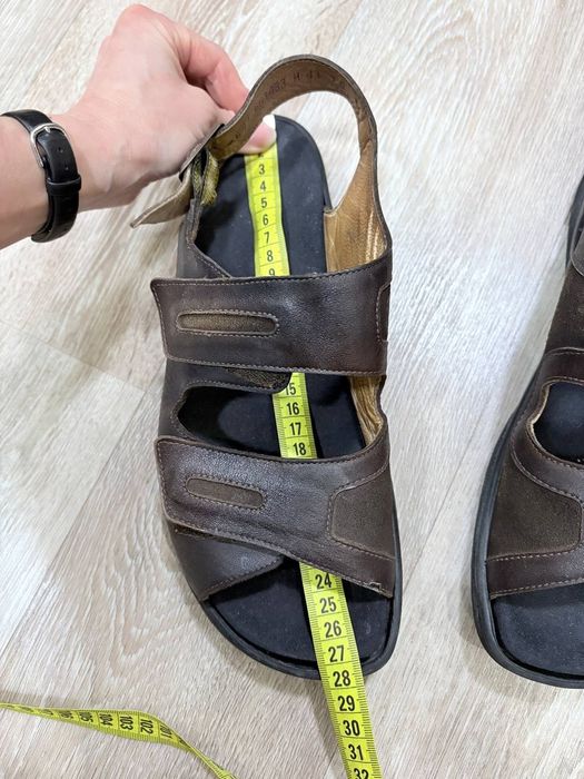 Продам кожані сандалі Helvesko