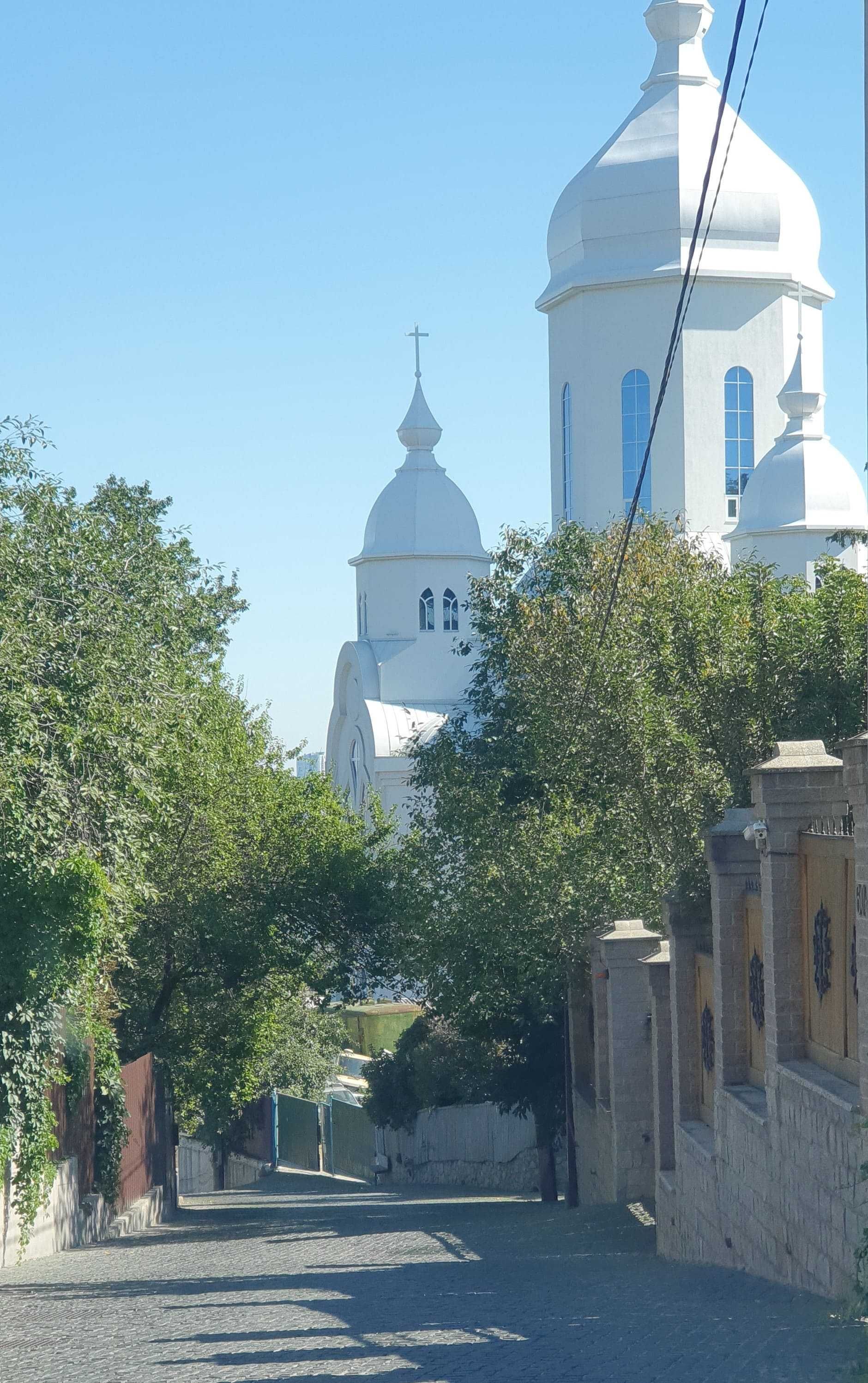 Будинок 875 кв.м. з чудовим краєвидом на Батьківщину-Мати та Дніпро