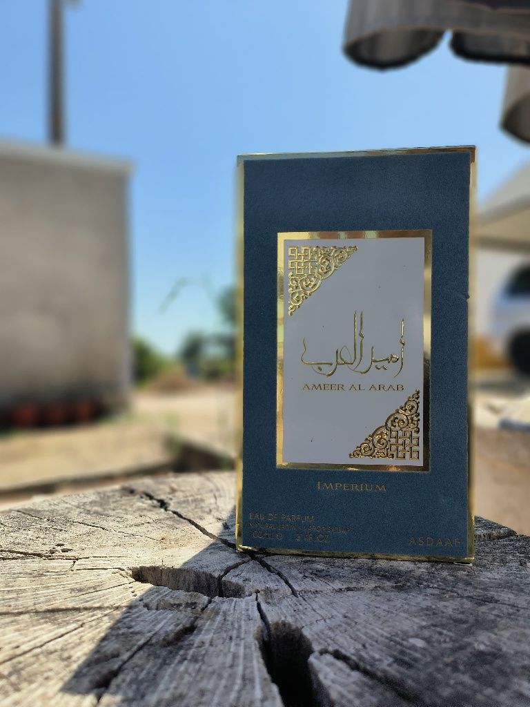 Vários perfumes fragrâncias árabes