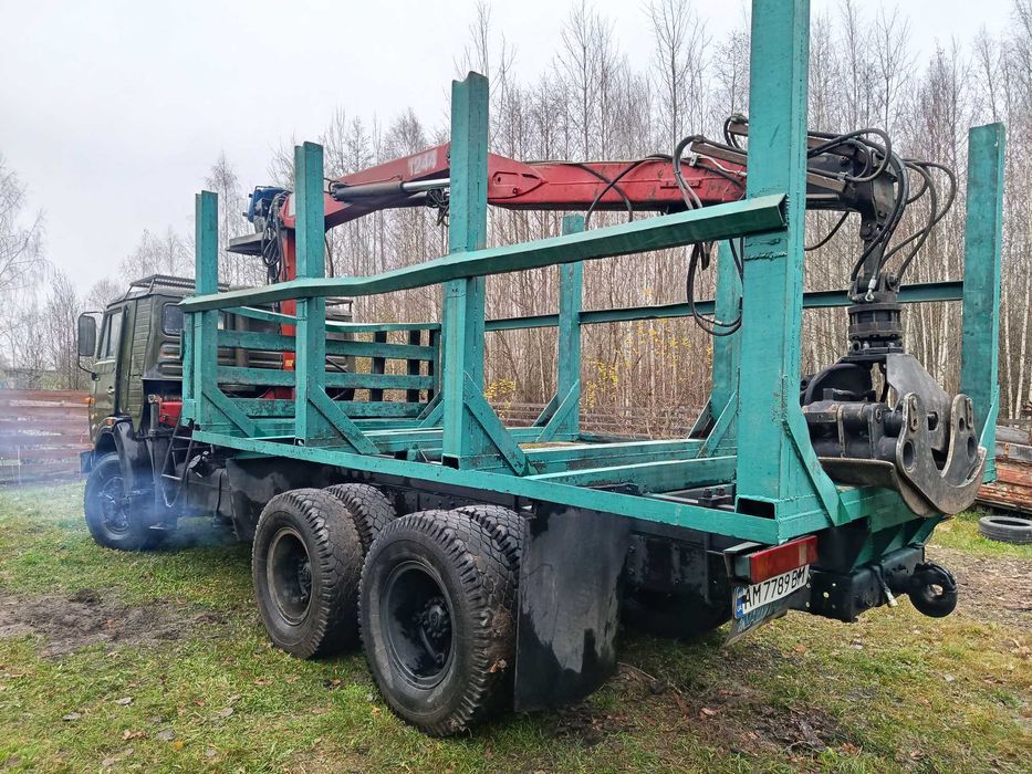 Продам камаз лісовоз