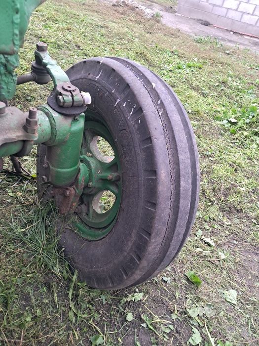 До вашої уваги Т40 без ведучого передка, із двокорпусним плугом 2×35..