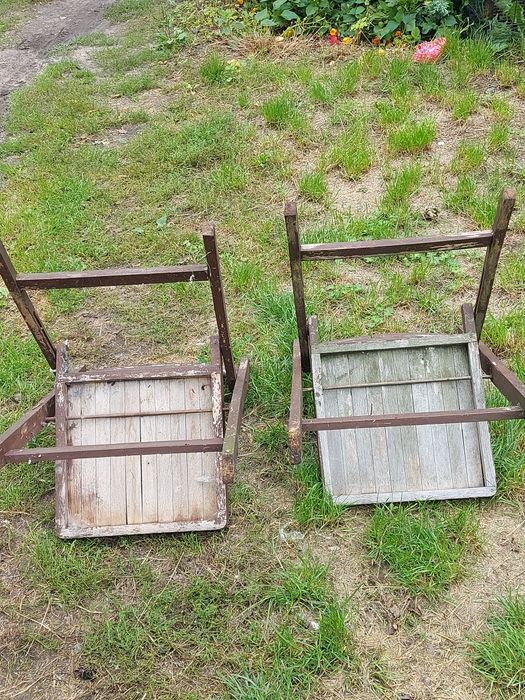 Stare krzesła  drewniane składane 2 sztuki z czasów PRL