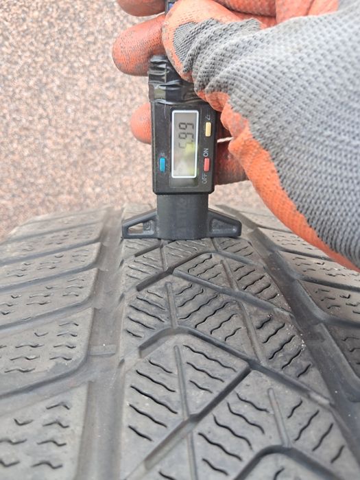 225/45 R19 M+S  - Pirelli Sottozero 3 Winter - 47/2019 - 7/6 mm- 4szt