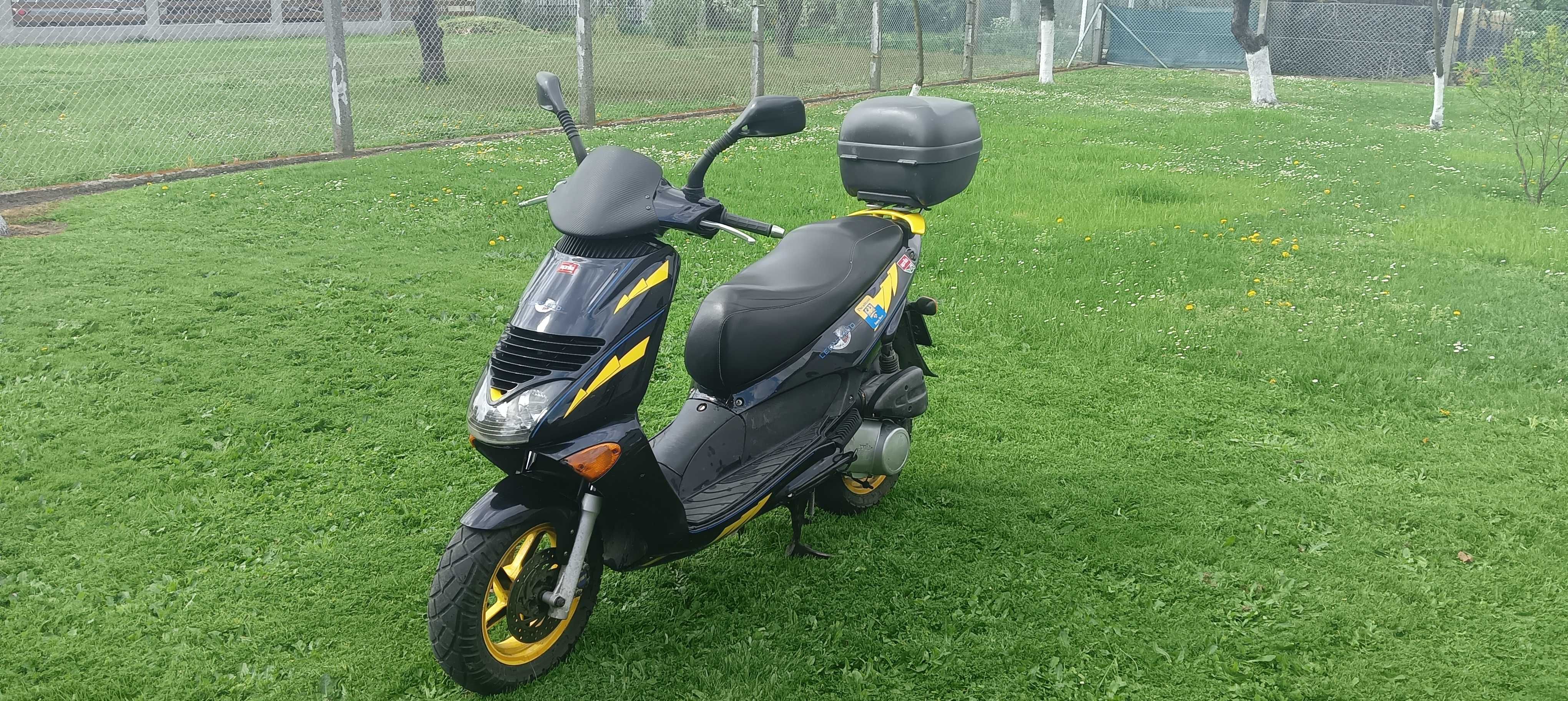 Aprilia SR 125 Leonardo