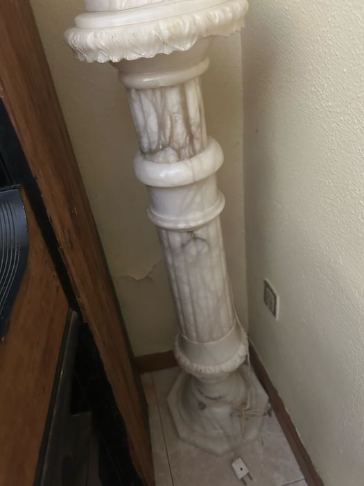 Candeeiro de pé de marmore