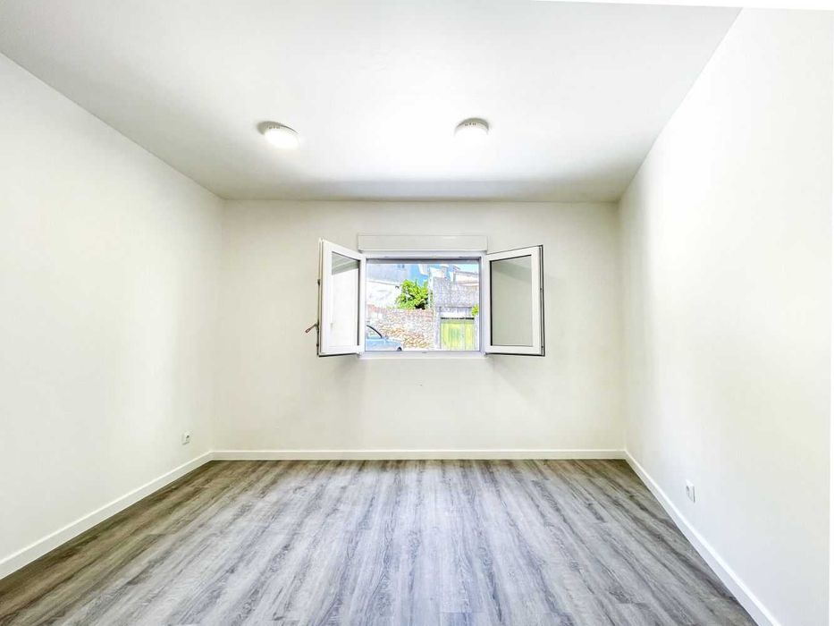 MORADIA T2 REMODELADA + 2 RUÍNAS EM SITIO DE CHEIRA - PENACOVA