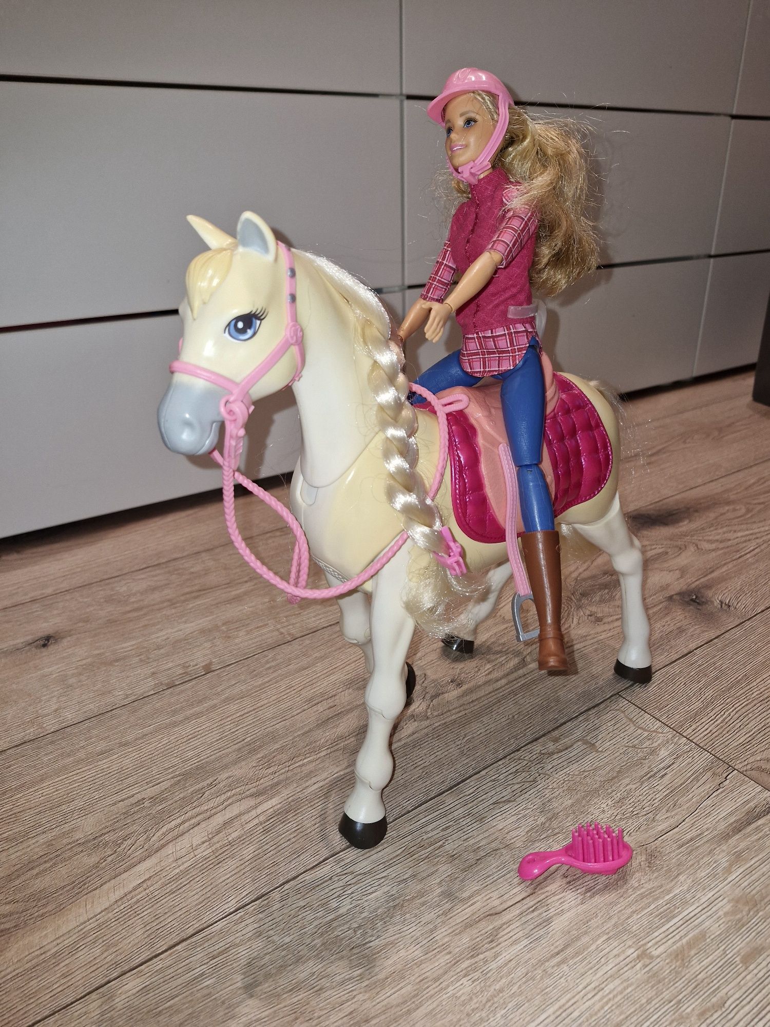 Koń interaktywny + lalka Barbie
