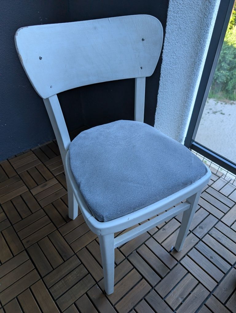 Krzesło białe po renowacji