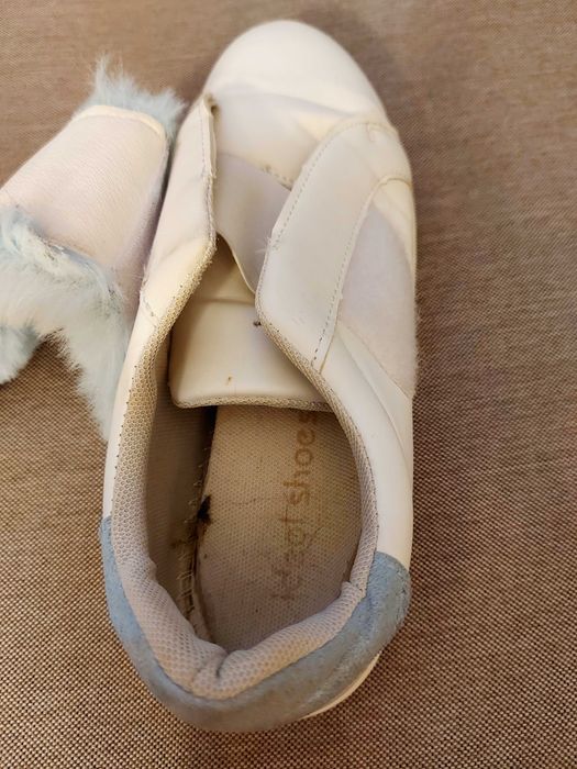 Adidasy białe z futerkiem niebieskim Deezee