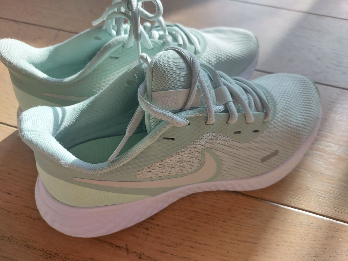 Nike damskie miętowe roz. 40