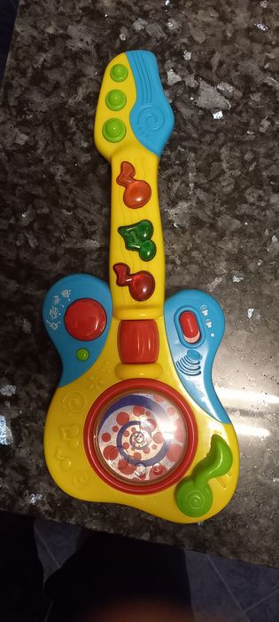 Brinquedo guitarra para criança