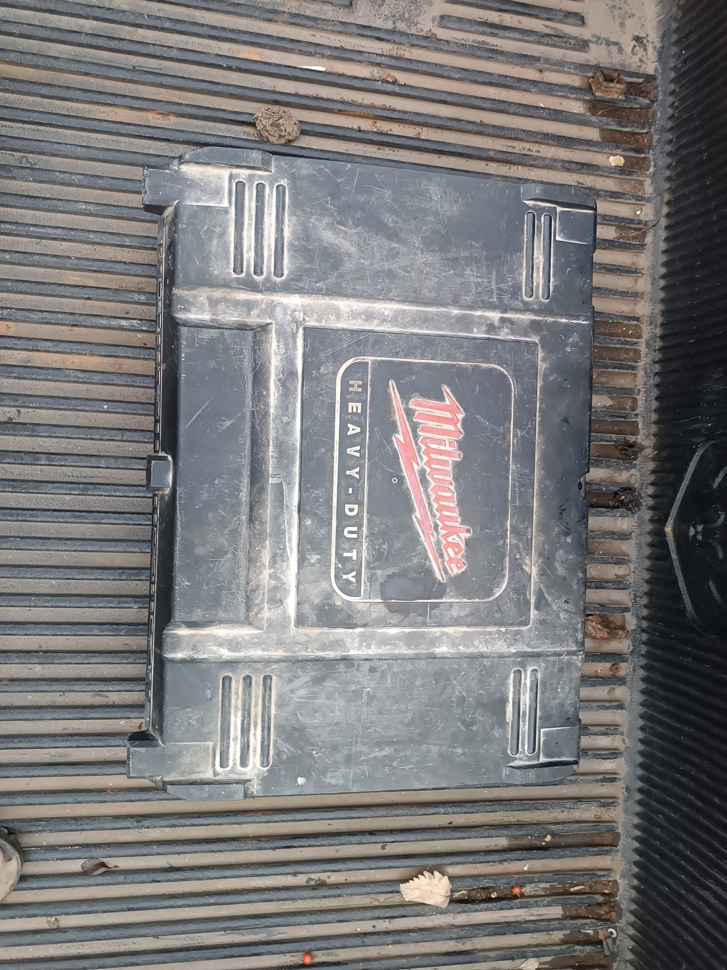 MILWAUKEE młot kujący SDS-MAX 1300W 8,5J 6,3kg KANGO