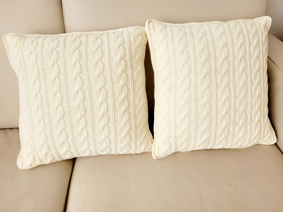 Poszewka na poduszkę ręcznie robiona na drutach + poduszka.