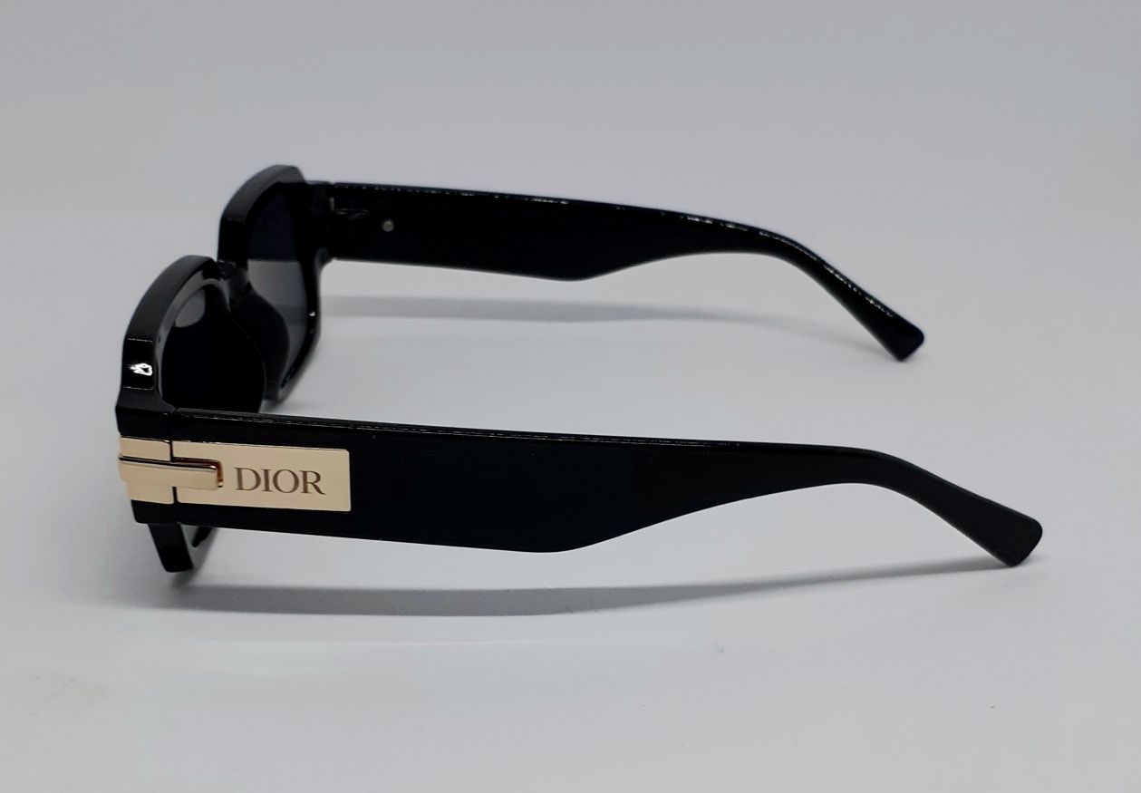 Брендовые женские очки черные однотонные с золотым логотипом глянец