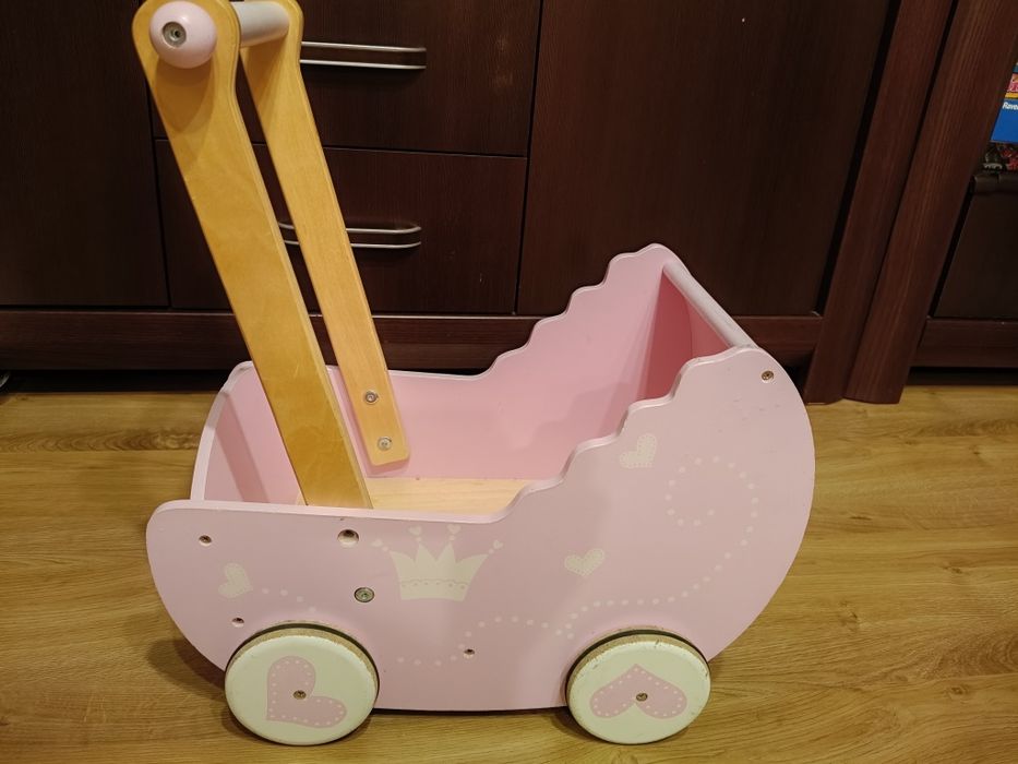 Zabawkowy wózek dla dziewczynki