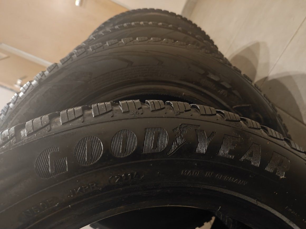 4 szt. Opony zimowe Goodyear UltraGrip 9 205/55/R16 91T