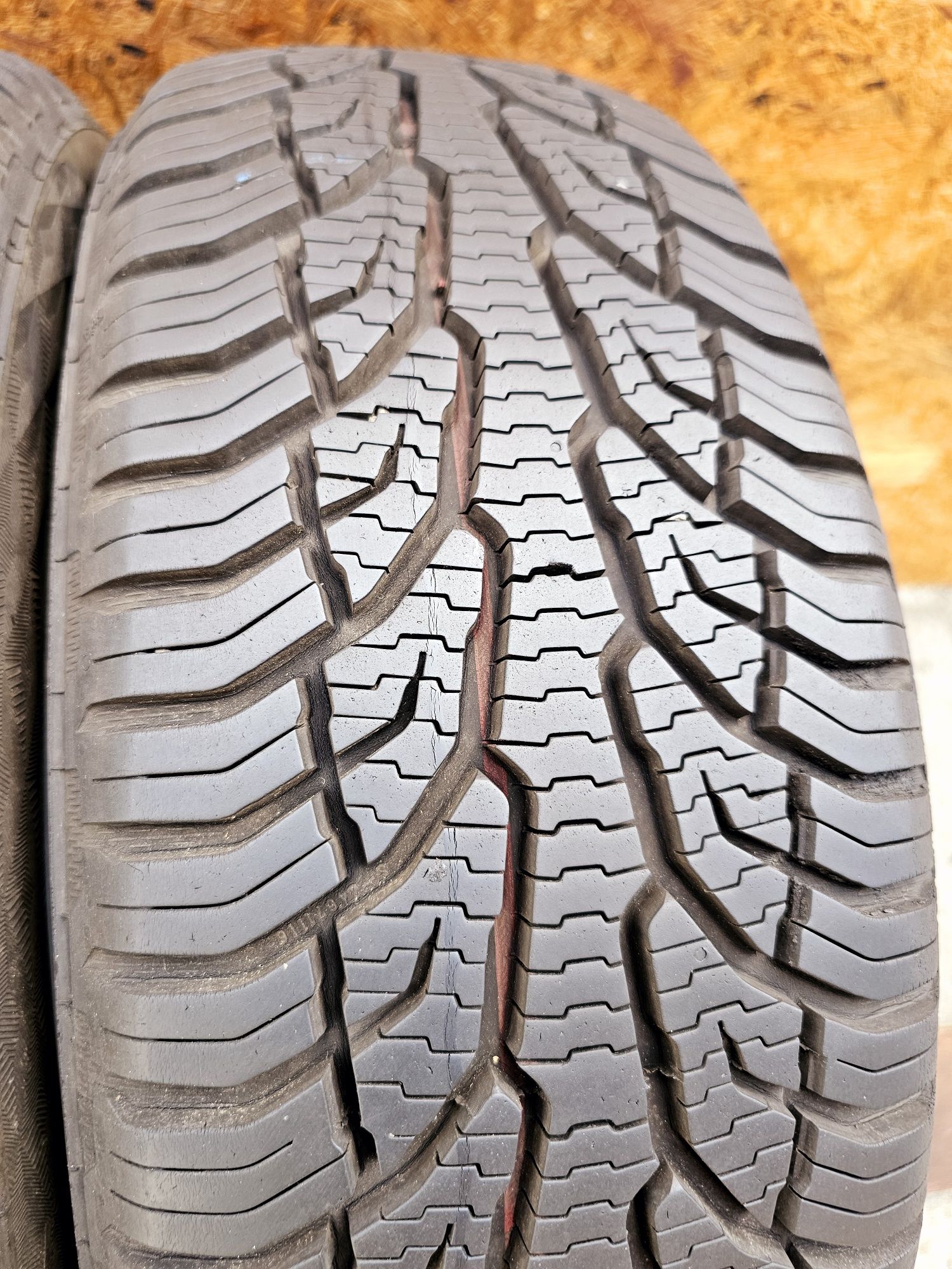 Idealne!!  8mm. 195/55 r16 Uniroyal All Season Expert. 2218